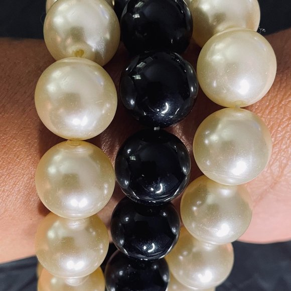 Women's Pearl Bracelet - Picture 4 of 4